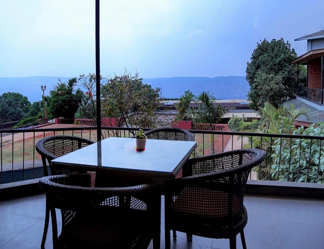 Brightland Resort & Spa Mahābaleshwar Exteriör bild