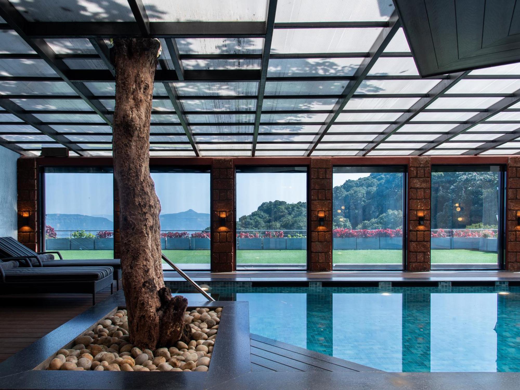 Brightland Resort & Spa Mahābaleshwar Exteriör bild