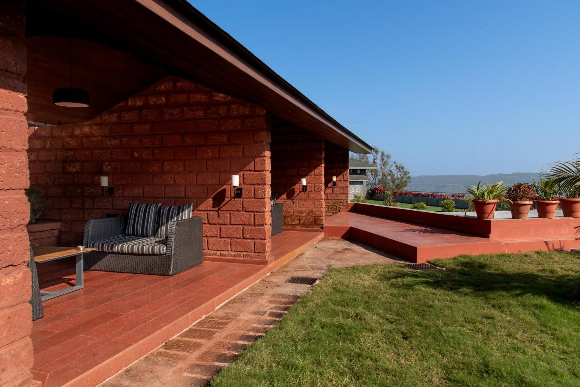 Brightland Resort & Spa Mahābaleshwar Exteriör bild